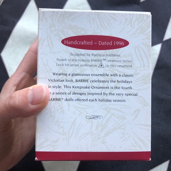 Hallmark Holiday Barbie Ornament 1996 - Picture 5 of 6